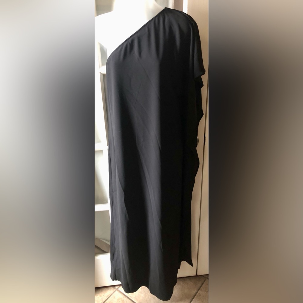 Women’s one shoulder batwing black maxi dress in size small